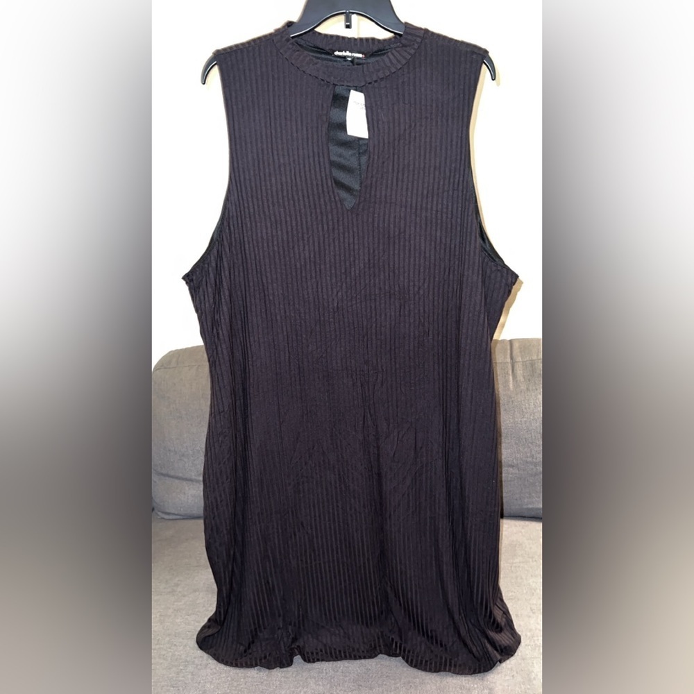 Black sleeveless dress